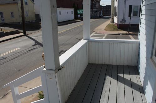 19 Alden Ave, Enfield CT 06082-2801 exterior