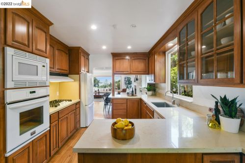 154 Avenida Dr, Berkeley CA 94708-2145 exterior