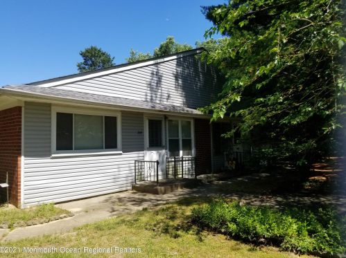 34 Snowberry Ln, Lakehurst, NJ 08759-3086