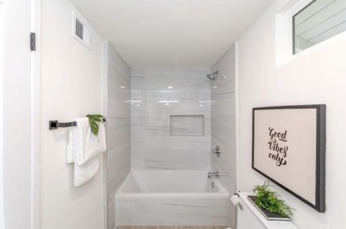 2017 Las Lanas Ln, Fullerton CA  92833-1706 exterior