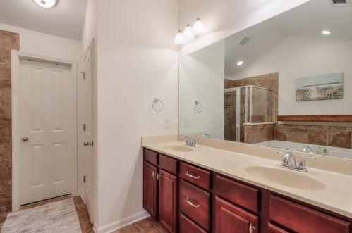 7360 Glisten Ave, Atlanta GA 30328-2876 exterior