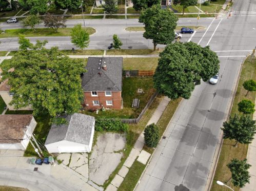 4244 Roosevelt Dr, Milwaukee WI  53216-3058 exterior