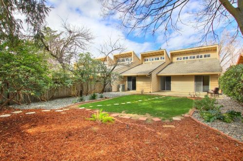 1314 Marina Cir, Davis CA 95616-2728 exterior