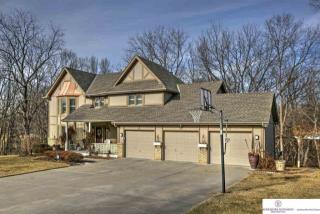5062 Manchester Dr, Omaha NE  68152-1551 exterior