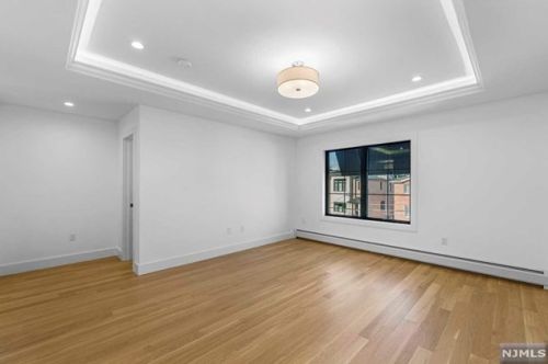 380 Lincoln Ave, Cliffside Park NJ 07010-1822 exterior