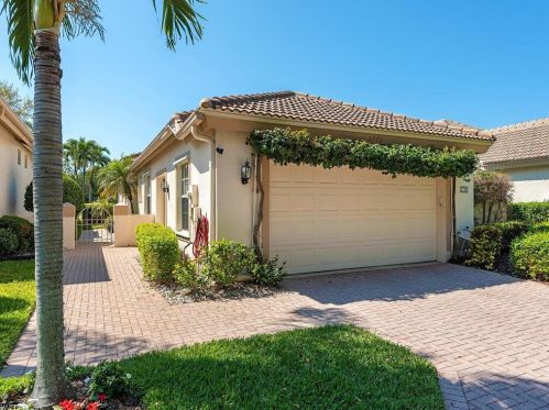 5795 Persimmon Way, Naples FL 34110-2320 exterior