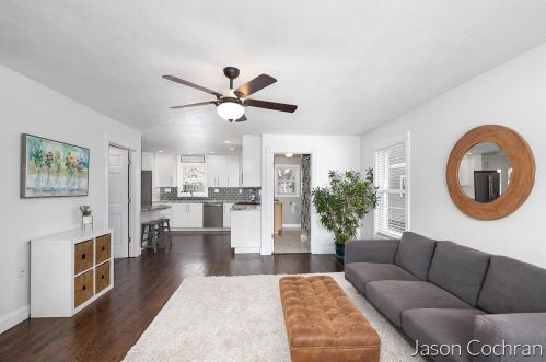 907 Wealthy St, Grand Rapids MI 49506-1515 exterior