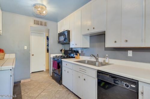 5743 38 Dr, Phoenix AZ 85053-2811 exterior