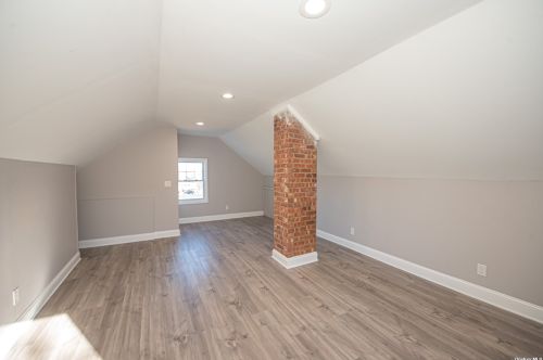 20 Lowndes Ave, Huntington Station NY 11746-1224 exterior