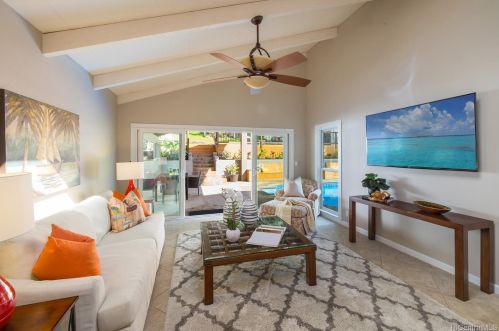 1175 Kaeleku St, Honolulu HI 96825-3007 exterior