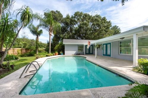 15626 Bear Creek Dr, Tampa, FL 33624-1704