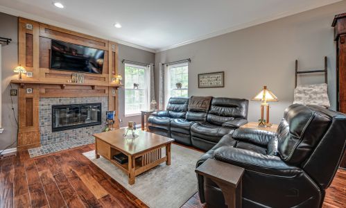 1427 White Oak Ln, Bull Valley IL 60098-6412 exterior