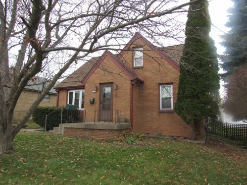 3545 34th St, Milwaukee, WI 53221-1122