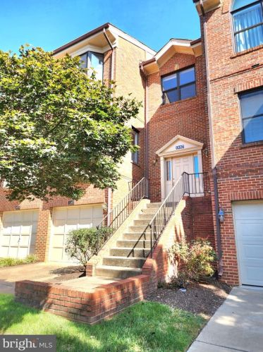 1447 Hampton Hill Cir, Mc Lean, VA 22101-6012