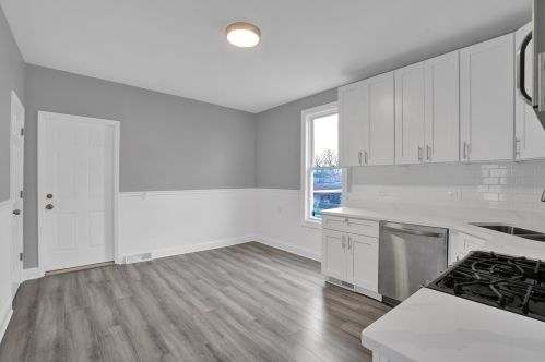 9329 Luella Ave, Chicago IL 60617-3930 exterior