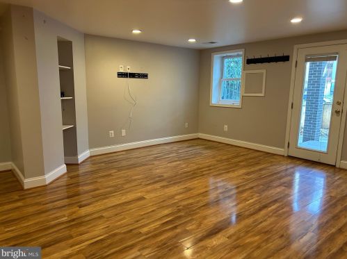 1121 Columbia Rd, Washington DC  20009-5305 exterior