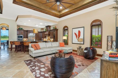 9054 Shenendoah Cir, Naples FL 34113-1663 exterior