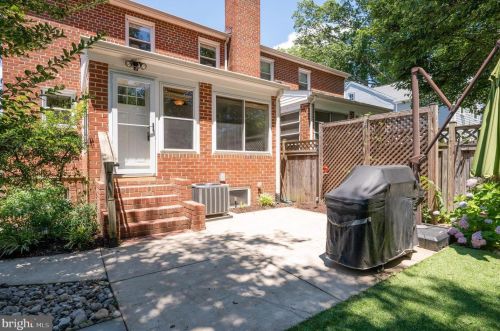 303 Raymond Ave, Alexandria VA 22301-1038 exterior