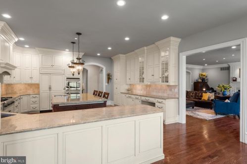 271 Blackburn Dr, Berwyn PA  19312-2801 exterior