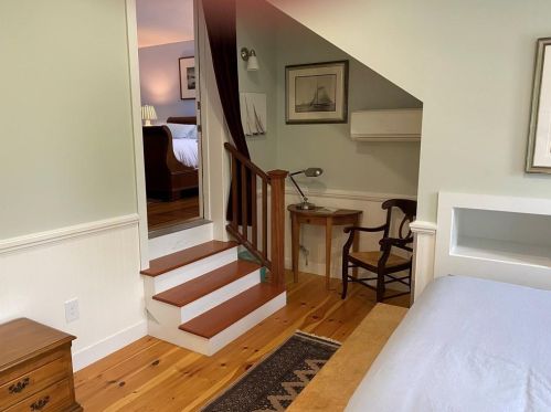 205 Spg St, Middletown RI 02840-6804 exterior