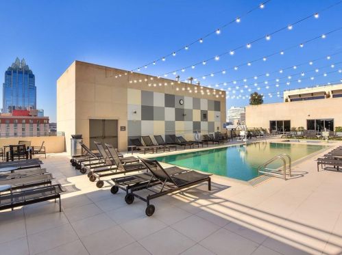 555 5th St, Austin TX  78701-3796 exterior