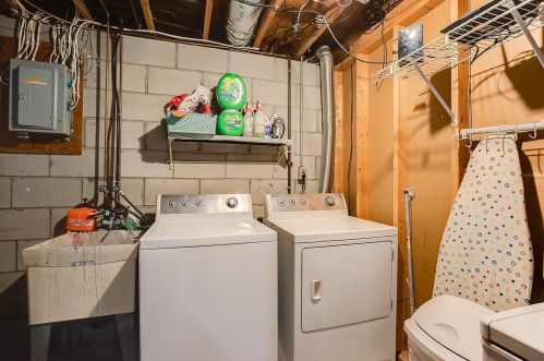 8221 Cleadis Ave, South Saint Paul MN 55076-3321 exterior