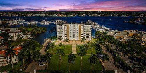 1325 7th St, Naples, FL 34102-7339