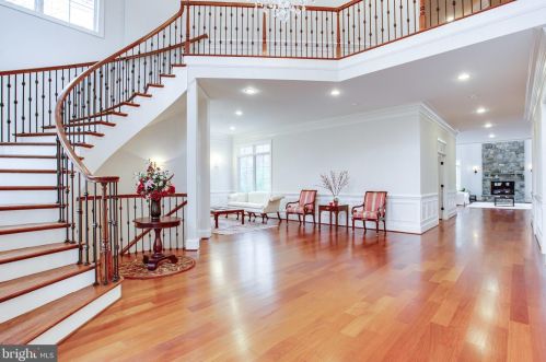 8747 Brook Rd, Mc Lean, VA 22102-1507