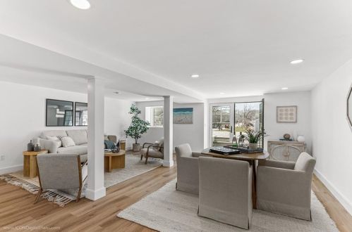 166 Ruggles Ave, Middletown RI 02840-4351 exterior