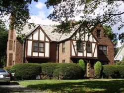 75 Dartmouth St, Newton, MA 02465-2801