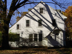 115 Manchester Rd, Newton, MA 02461-1132