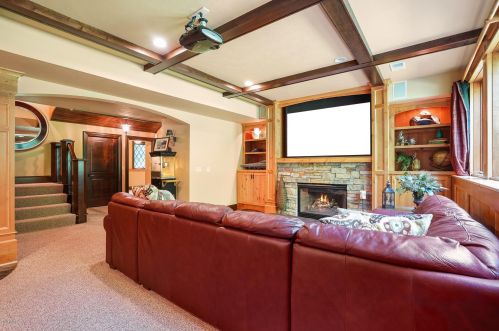 2068 Tall Pne Dr, Grand Rapids MI 49546-7923 exterior