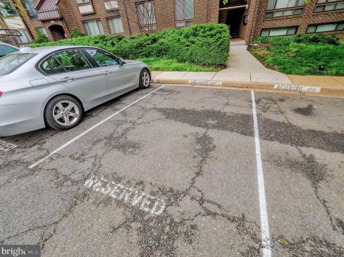 118 Roberts Ln, Alexandria VA 22314-5342 exterior