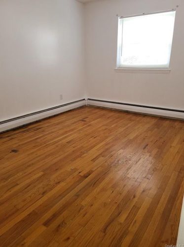 1233 222nd St, Bronx NY  10469-2613 exterior