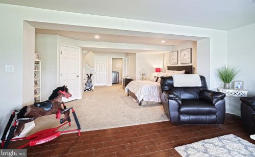 745 Blossom Dr, Hanover PA 17331-2077 exterior