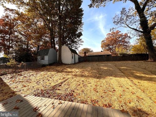 5910 Brookview Dr, Alexandria VA 22310-1819 exterior