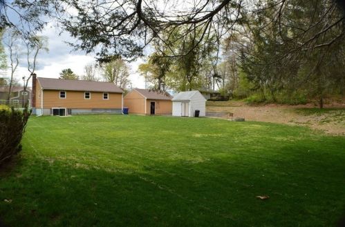 129 Shr St, Taunton MA 02780-2940 exterior