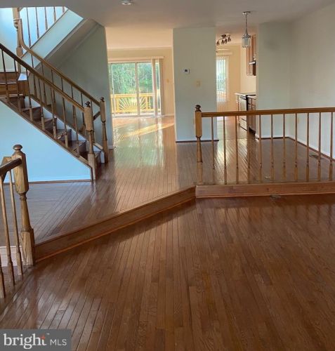 7015 Ashleigh Manor Ct, Alexandria VA  22315-4756 exterior