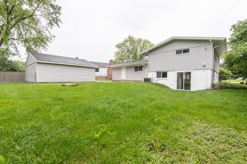 8084 Grandview Dr, Milwaukee WI  53223-3429 exterior