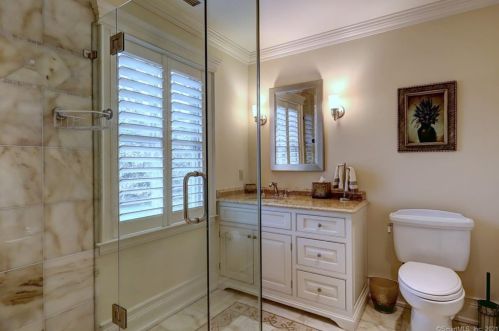 20 Governors Ave, Milford CT 06460-3439 exterior