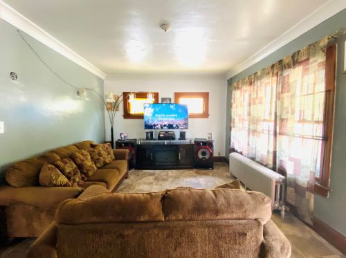 1647 24th St, Milwaukee, WI 53204-2508