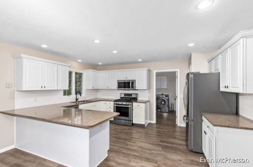 2114 Gettysburg Dr, Grand Rapids MI 49508-6560 exterior