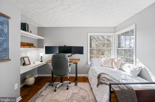 12524 Misty Water Dr, Herndon VA 20170-5702 exterior