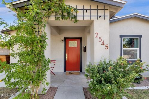 2545 15 St, Phoenix AZ 85040-1303 exterior