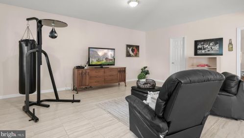 10907 Lamplighter Ln, Rockville MD 20854-2763 exterior