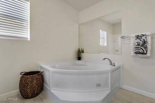 2902 Escuda Rd, Phoenix AZ 85050-3516 exterior