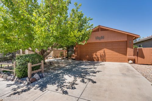 5329 Crowley Ln, Tucson, AZ 85705-4943