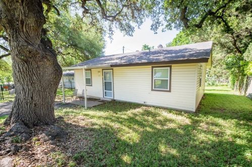 117 Ainsworth St, Austin TX  78745-4011 exterior