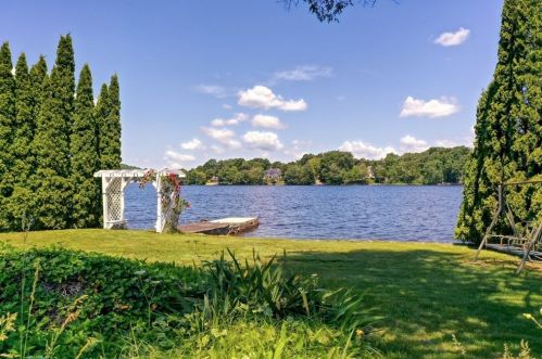 12 Davis Cir, Sutton, MA 01590-1834