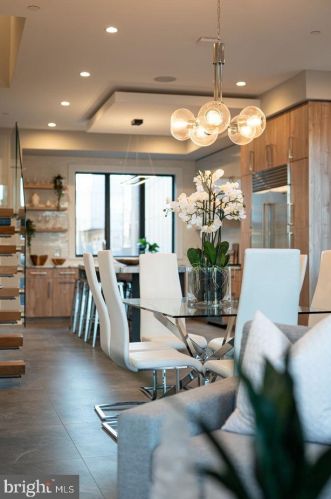 722 Broad St, Philadelphia PA 19146-3119 exterior